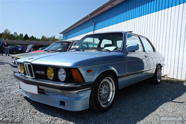 Blue BMW 323i E21 on BBS RS with Alpina Goodies