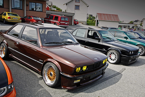 Brown BMW E30 on Gold BBS RS