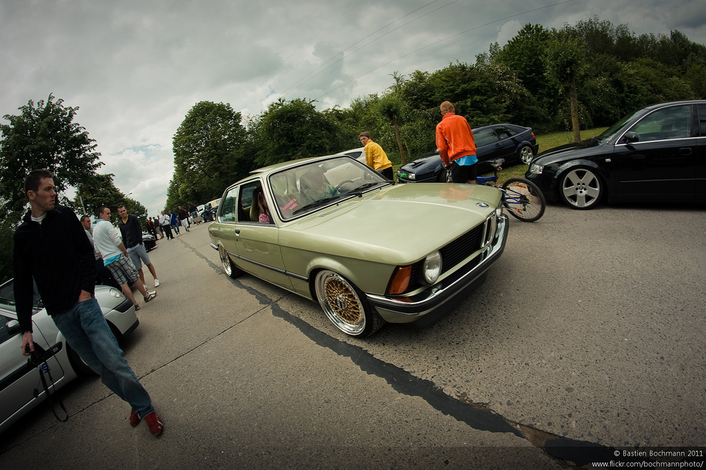 Green BMW E21 on Gold BBS RS