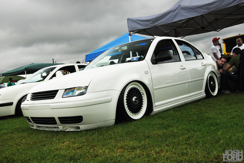 White Volkswagen Jetta MK4 on Black BBS RS with White Lips