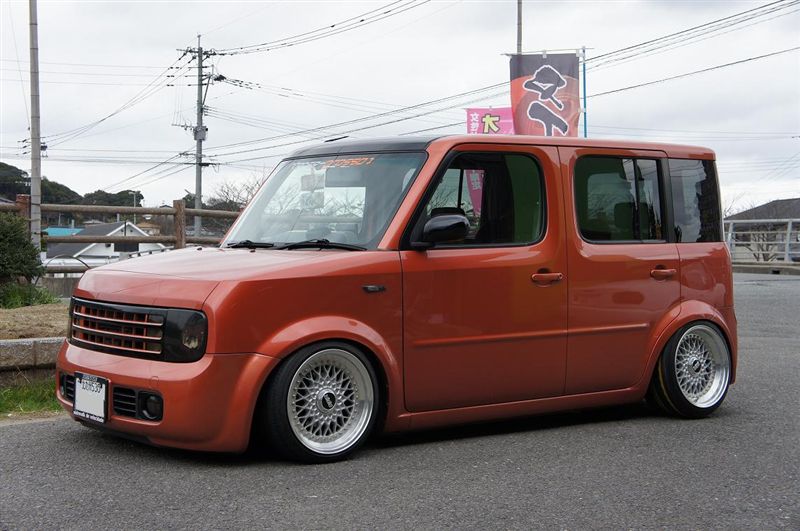 Red Nissan Cube on BBS RS