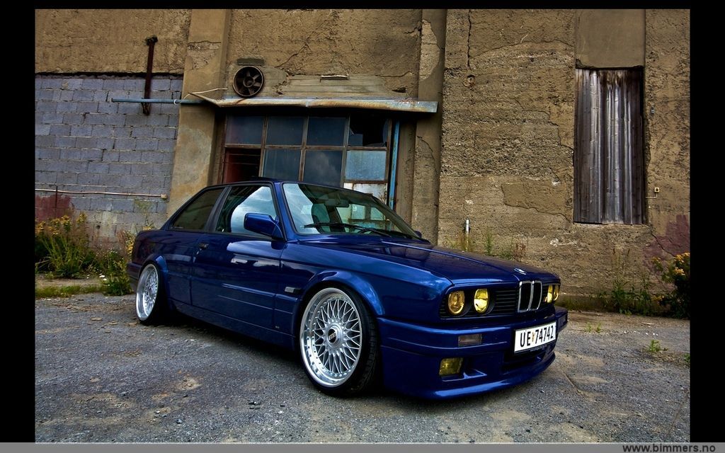 bmw e30 blue