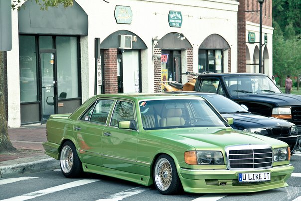 Old School Big Body Green Mercedes Benz w126 on Gold BBS RS